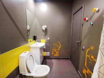Фото номера Двухместный номер с 2 отдельными кроватями Хостелы City Hostel Shymkent г. Шымкент 12