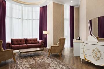Фото номера Люкс VIP с кроватью размера «king-size» Отель Ramada by Wyndham Shymkent г. Шымкент 4