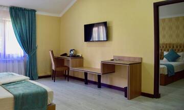 Фото номера Люкс с 1 спальней Отель Dostar Inn г. Шымкент 4