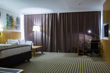 Фото номера Двухместный номер Делюкс с 1 кроватью Отель Aidana Plaza Hotel г. Шымкент 5