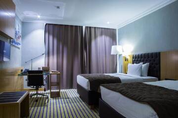Фото номера Двухместный номер Делюкс с 2 отдельными кроватями Отель Aidana Plaza Hotel г. Шымкент 8